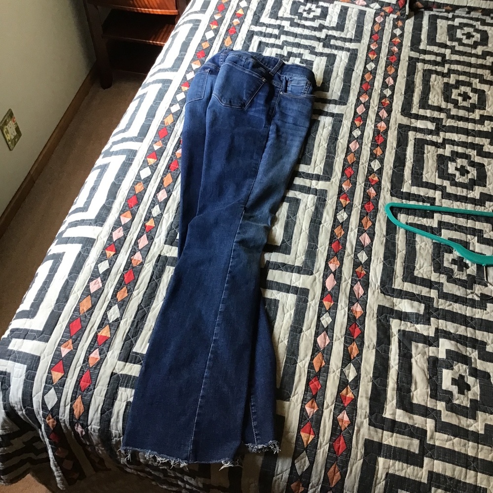 NY&C  Curvy Sculpted Bootcut Jeans in